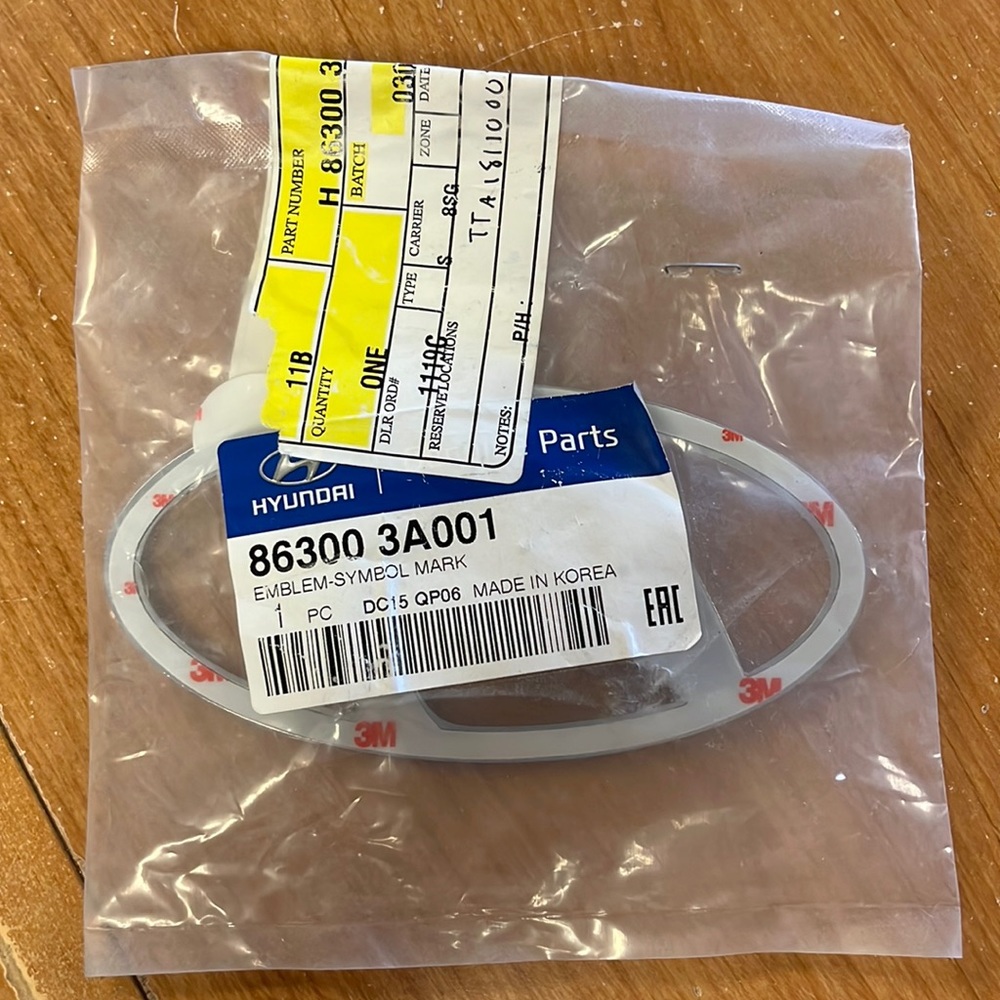 Hyundai Emblem New In Package